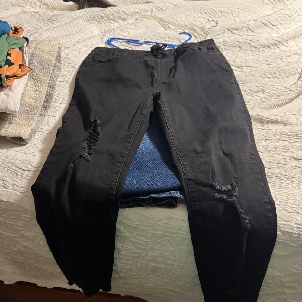 Women’s distressed jeans